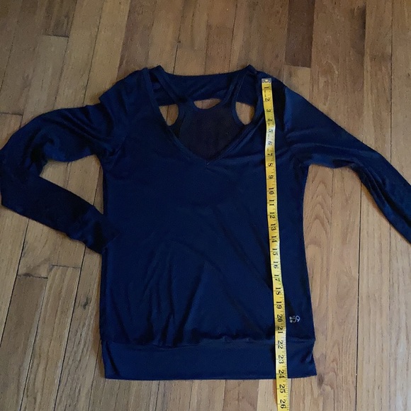 59 SplitsFiftyNine Cut Out Black Athletic Leisure Top Size Small - Picture 6 of 7